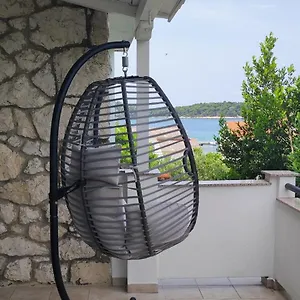 Gostinjska kuća Riviera And, Palit